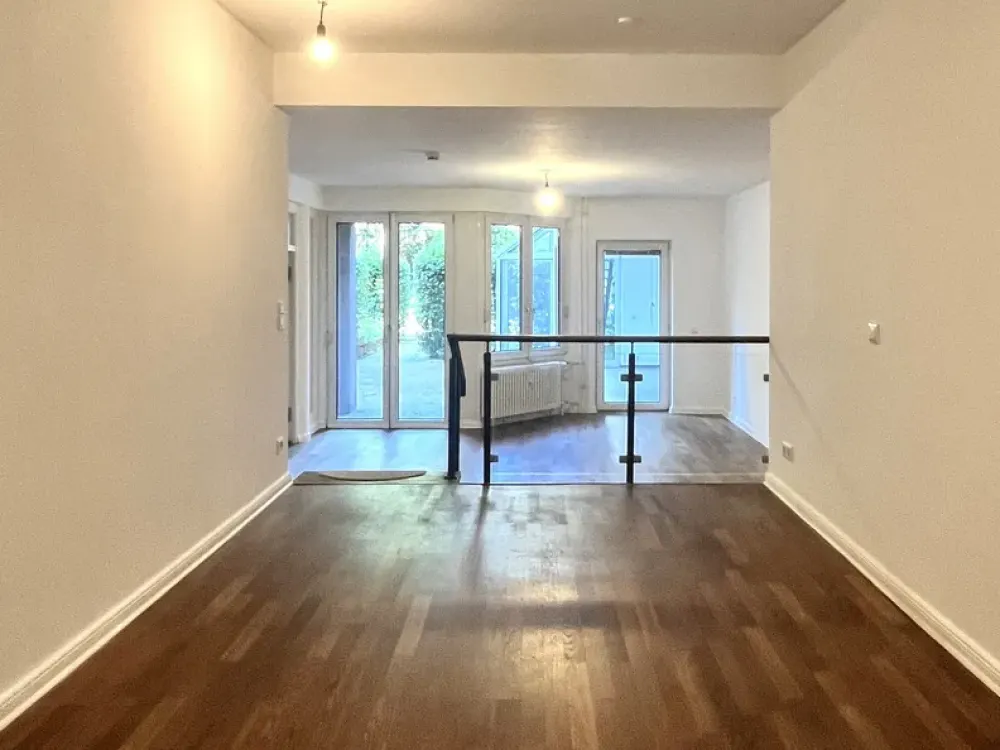 *WUNDERBARE* 3 Zi. -Wohnung mit Wintergarten und großer Terrasse zum Gartenbereich*