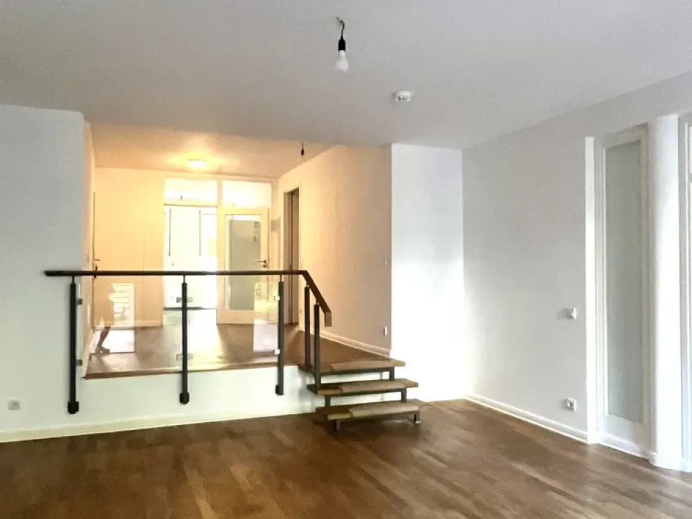 *WUNDERBARE* 3 Zi. -Wohnung mit Wintergarten und großer Terrasse zum Gartenbereich*