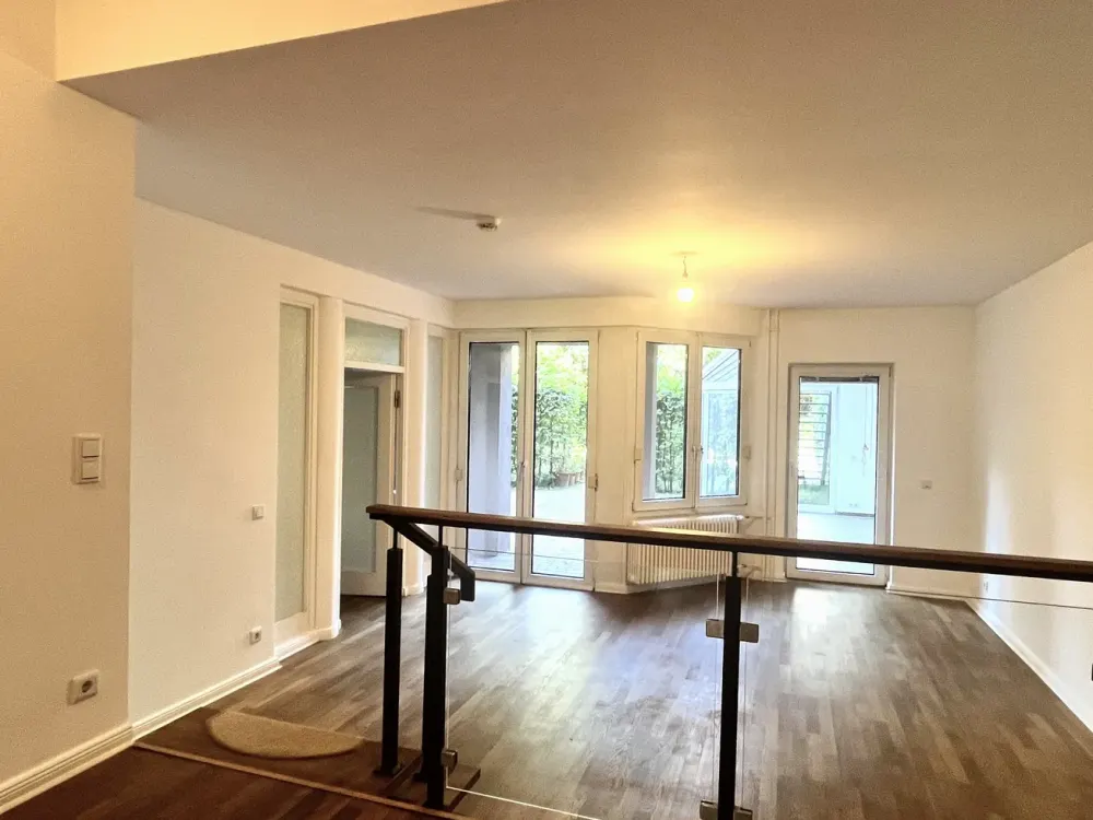 *WUNDERBARE* 3 Zi. -Wohnung mit Wintergarten und großer Terrasse zum Gartenbereich*