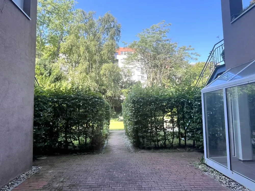 *WUNDERBARE* 3 Zi. -Wohnung mit Wintergarten und großer Terrasse zum Gartenbereich*