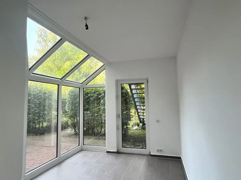 *WUNDERBARE* 3 Zi. -Wohnung mit Wintergarten und großer Terrasse zum Gartenbereich*