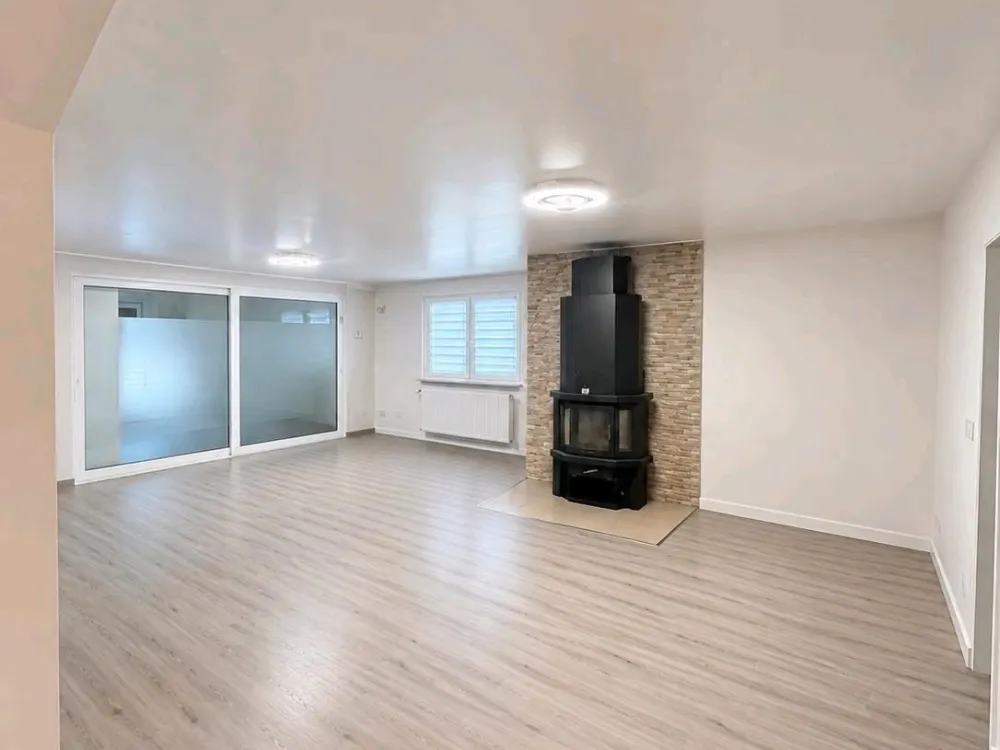 Renovierte- Erdgeschosswohnung zu Vermieten + Garage Aufpreis