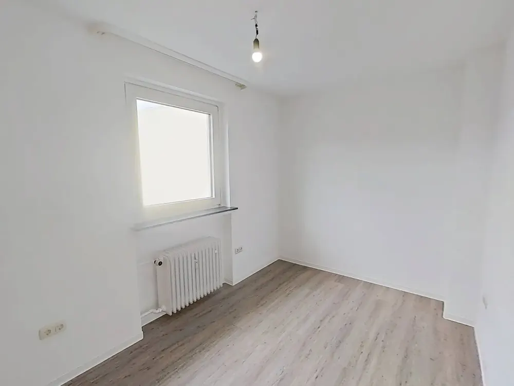 Komfortabel ausgestattete 4-Zimmer-Wohnung mit BALKON