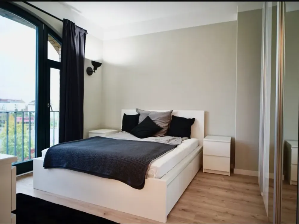 السكن بأسلوب لوفت في مصنع قديم، طراز فردي، مفروش، مع شرفة (013)