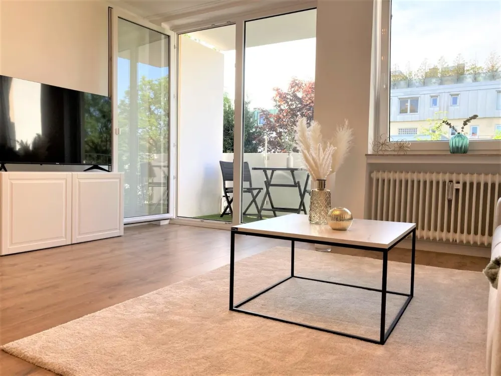 Möblierte Wohnung in bester Lage in München Schwabing, Südbalkon