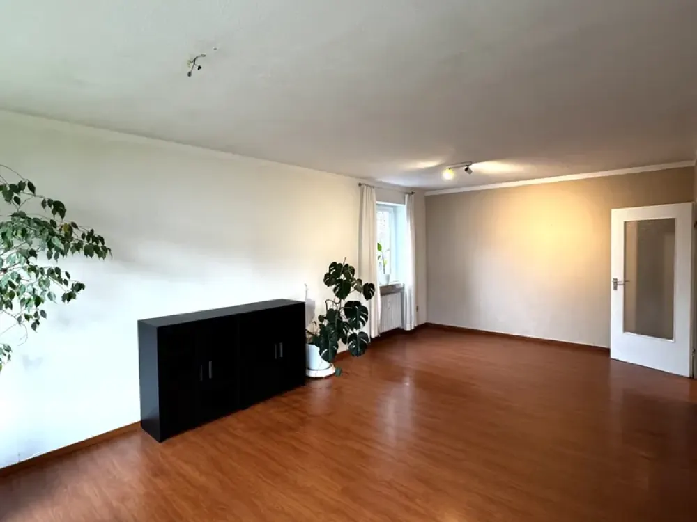Large 2-Room Apartment in Bad Wilhelmshöhe