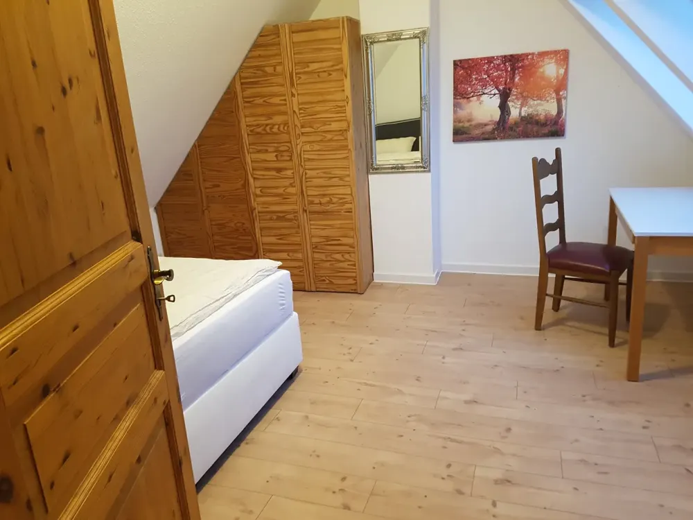 Zentral, Fully Furnitured Business-WG, voll-möbliert, saniert, ruhige, nette Business WG