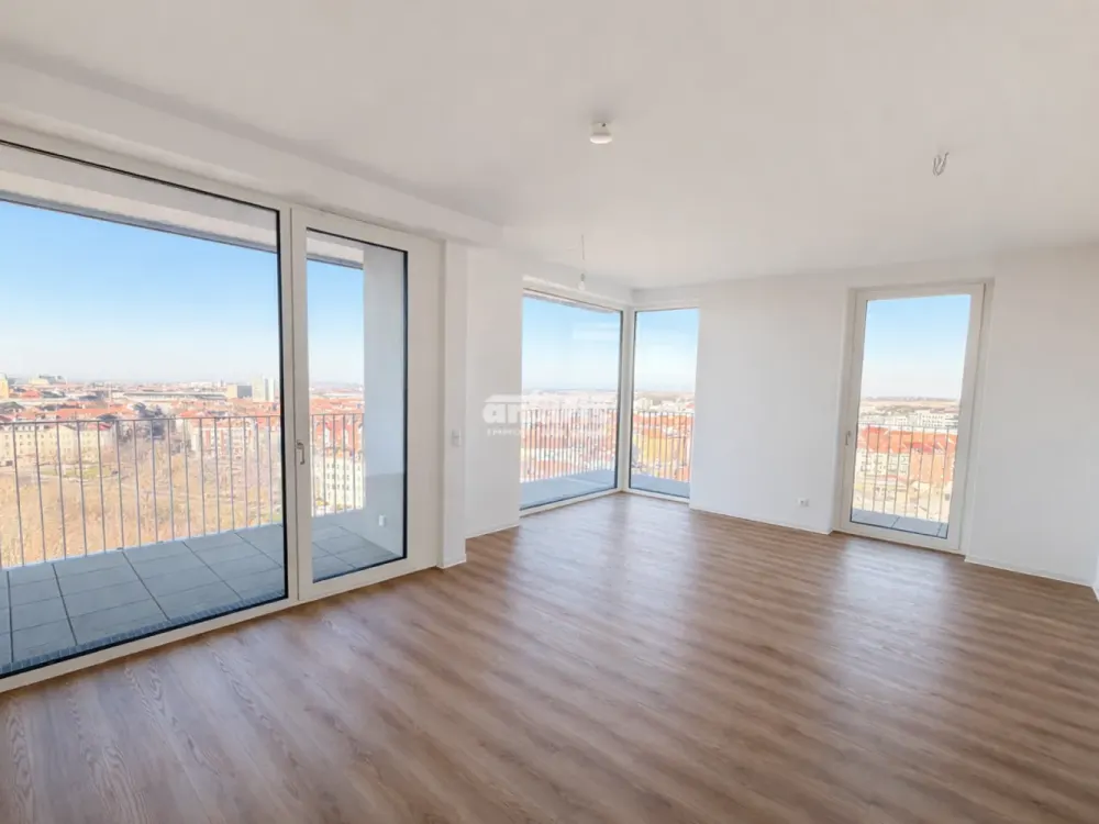 antaris Immobilien GmbH ** 4-room apartment with panoramic view & fitted kitchen **