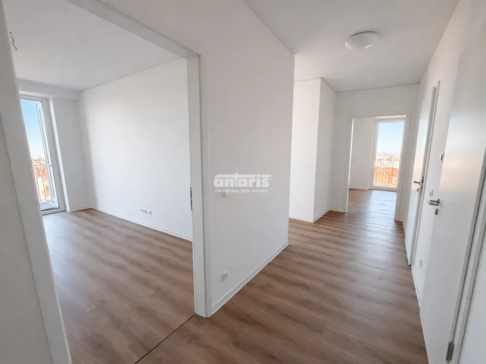 antaris Immobilien GmbH ** 4-room apartment with panoramic view & fitted kitchen **