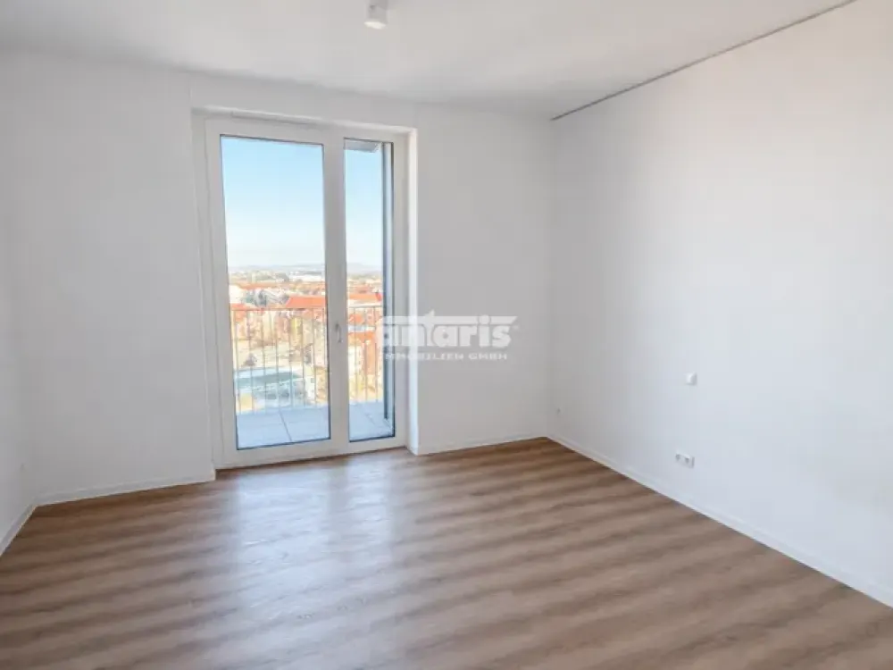 antaris Immobilien GmbH ** 4-room apartment with panoramic view & fitted kitchen **
