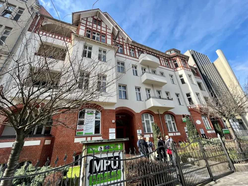 Schloßstraße 41 A * 3 Zimmer * 116m² * Ruhe-Oase mit Hofgarten