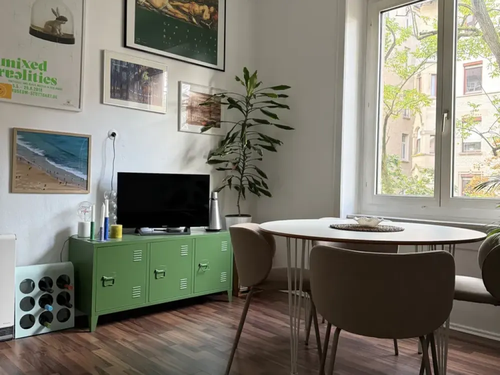Befristet 01.10.2026-01.10.2027 Stuttgart-West: 2,5-Zimmer-Altbau-Wohnung in zentraler Lage