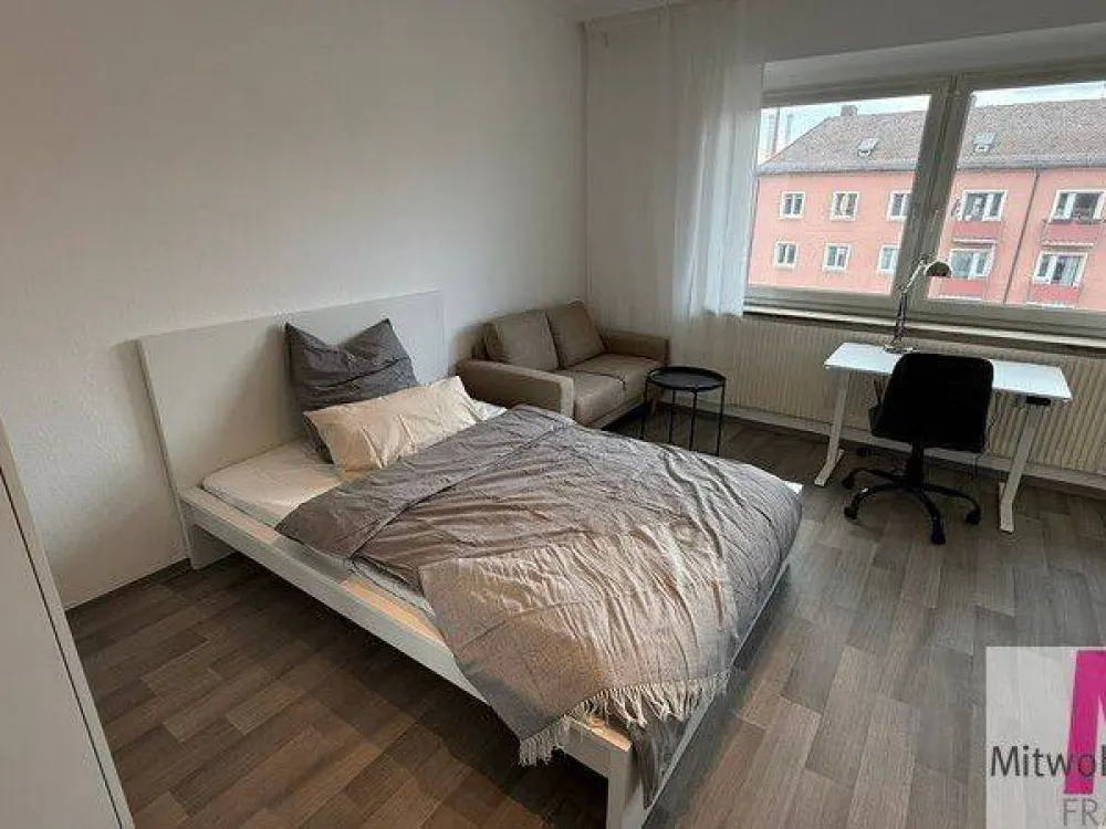 Frisch renoviertes und möbliertes WG Zimmer