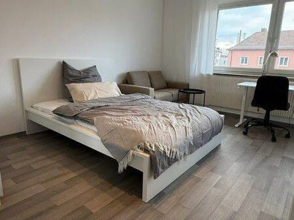 Frisch renoviertes und möbliertes WG Zimmer