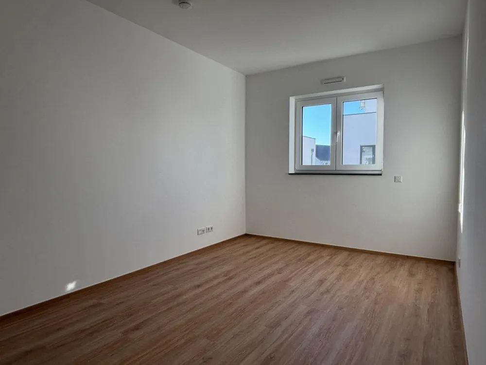 Moderne 2 Zimmer Wohnung mit Balkon und Einbauküche!