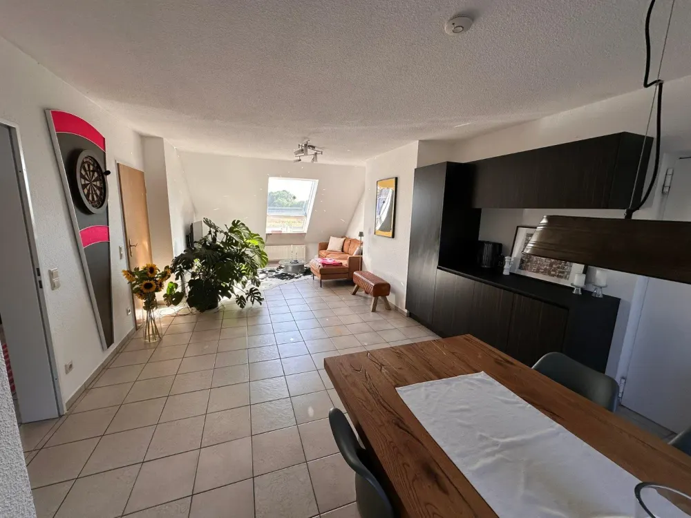 90,1 m² helle Maisonette-3-Zimmer-DG-Wohnung auf dem Land