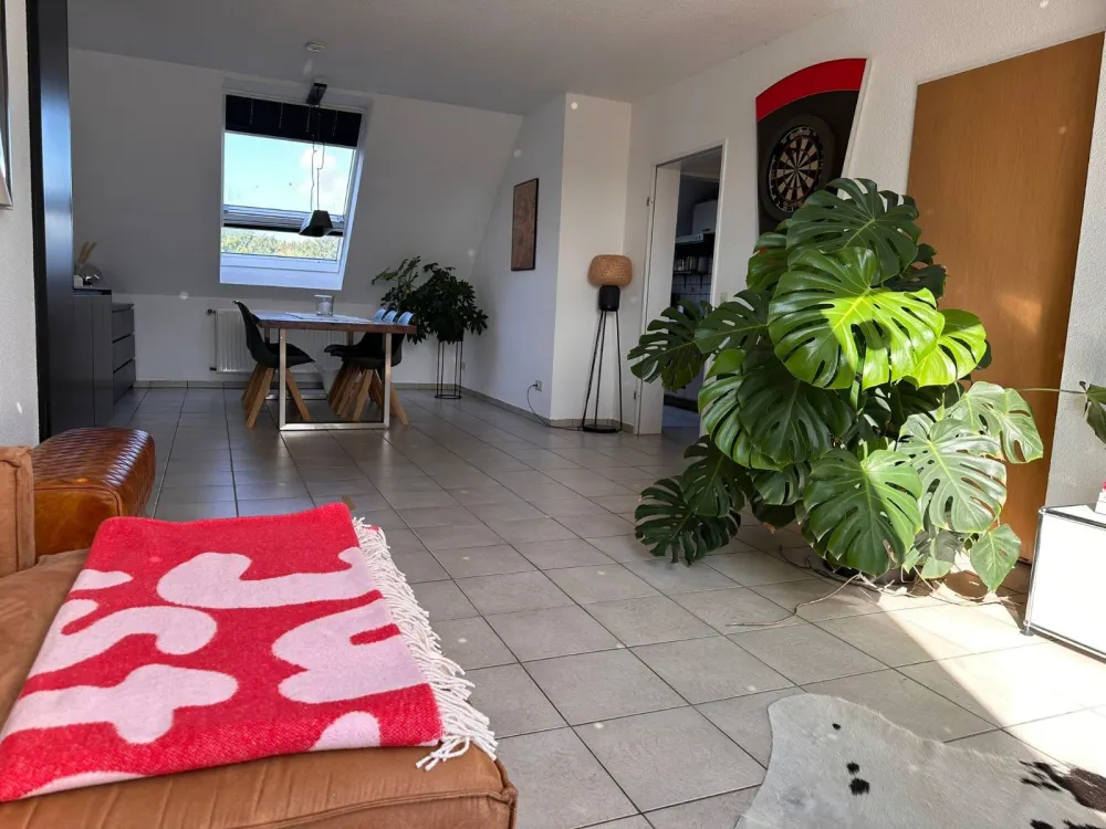 90,1 m² helle Maisonette-3-Zimmer-DG-Wohnung auf dem Land