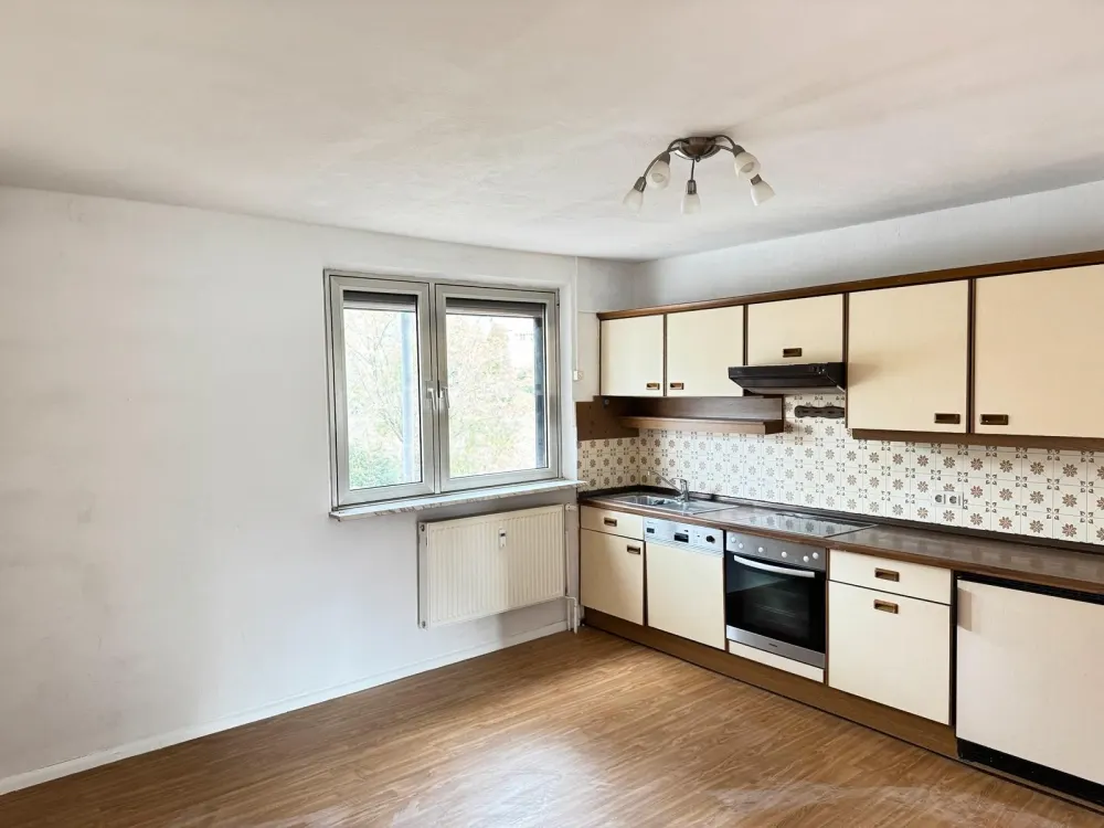Bright 3-Room Apartment with Distant View and Terrace