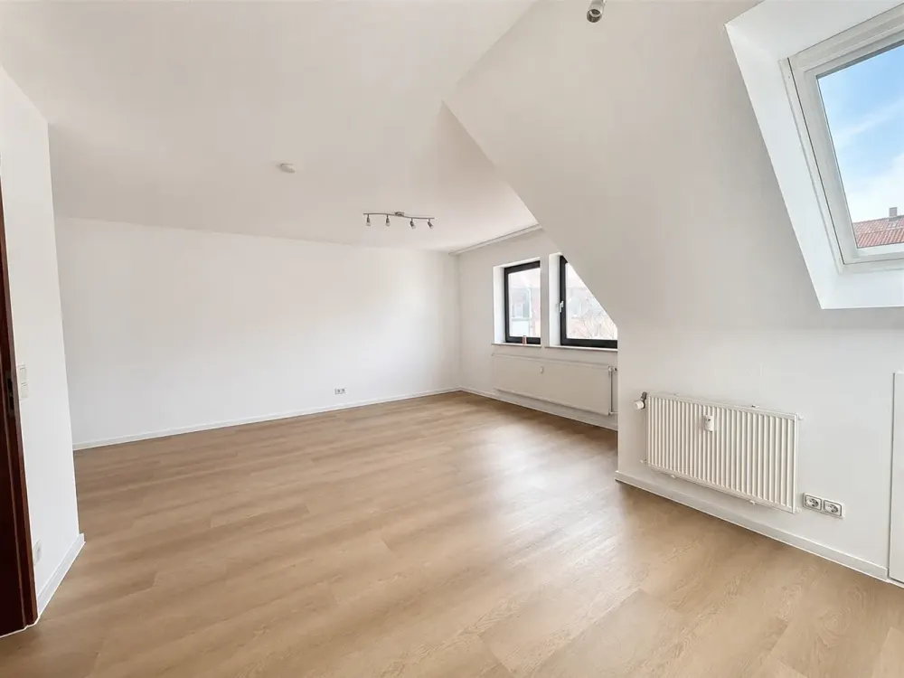 Bright & Spacious 2-Room Apartment, Newly Renovated and Ready to Feel at Home