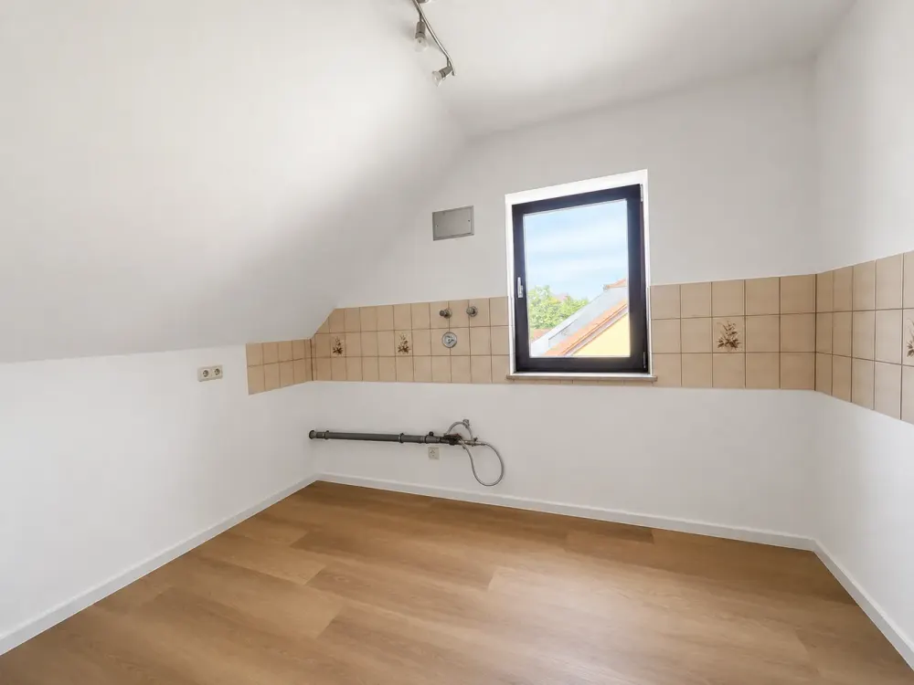 Bright & Spacious 2-Room Apartment, Newly Renovated and Ready to Feel at Home