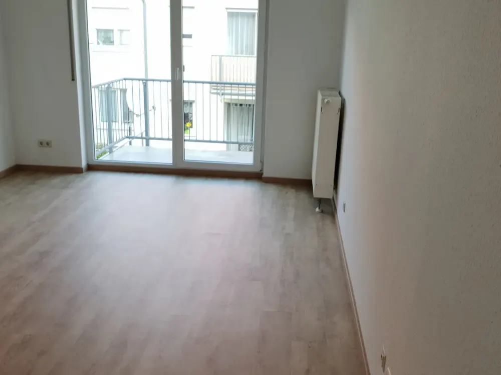 Moderne und sanierte 1-Zimmer Wohnung mit Balkon zentral in Weinböhla