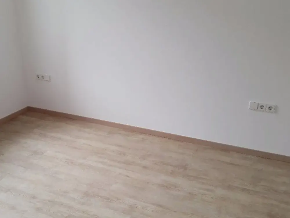 Moderne und sanierte 1-Zimmer Wohnung mit Balkon zentral in Weinböhla