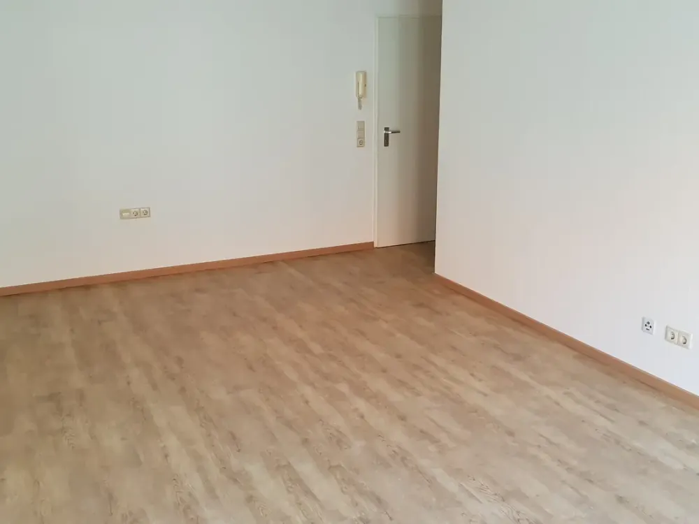 Moderne und sanierte 1-Zimmer Wohnung mit Balkon zentral in Weinböhla