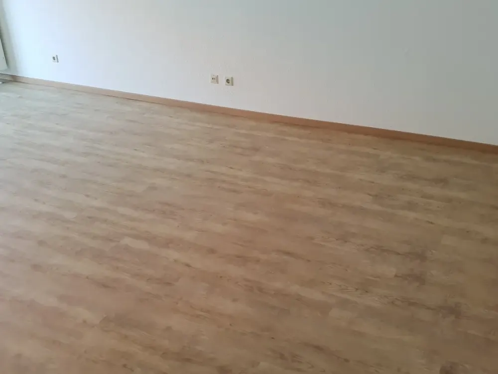 Moderne und sanierte 1-Zimmer Wohnung mit Balkon zentral in Weinböhla