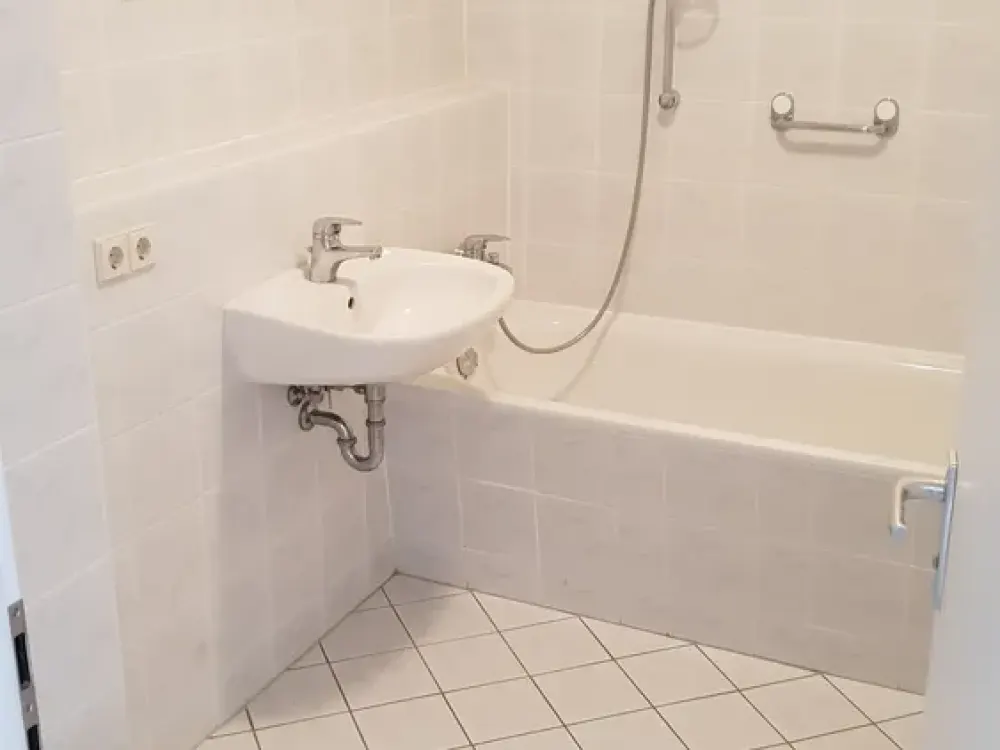 Moderne und sanierte 1-Zimmer Wohnung mit Balkon zentral in Weinböhla