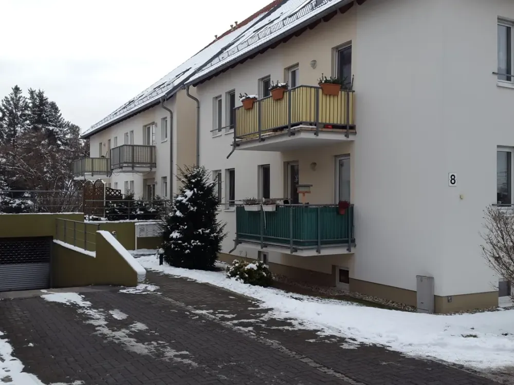 Moderne und sanierte 1-Zimmer Wohnung mit Balkon zentral in Weinböhla