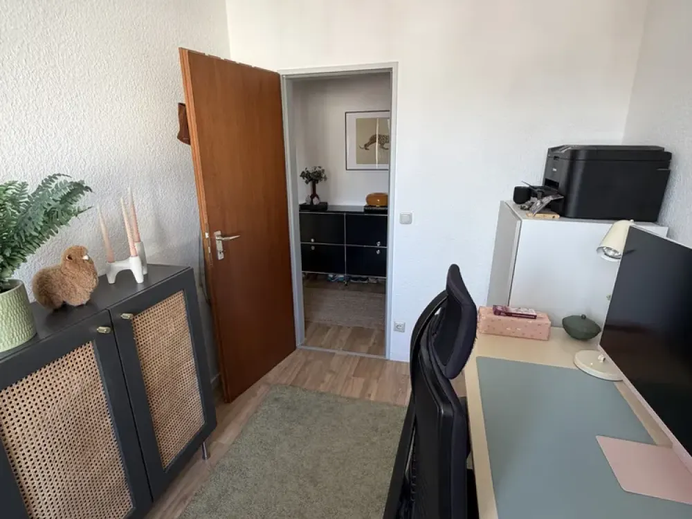 Befristet - Möblierte 4-Zimmer-Wohnung mit Balkon in Frankfurt Niederrad - PAUSCHALMIETE