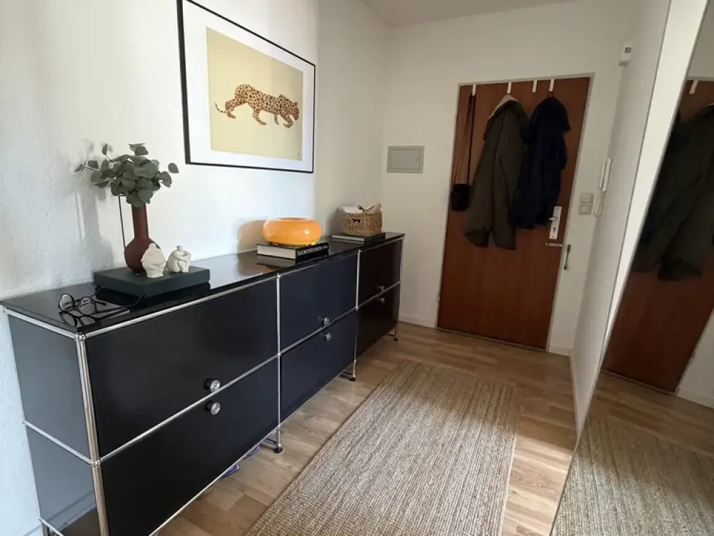 Befristet - Möblierte 4-Zimmer-Wohnung mit Balkon in Frankfurt Niederrad - PAUSCHALMIETE
