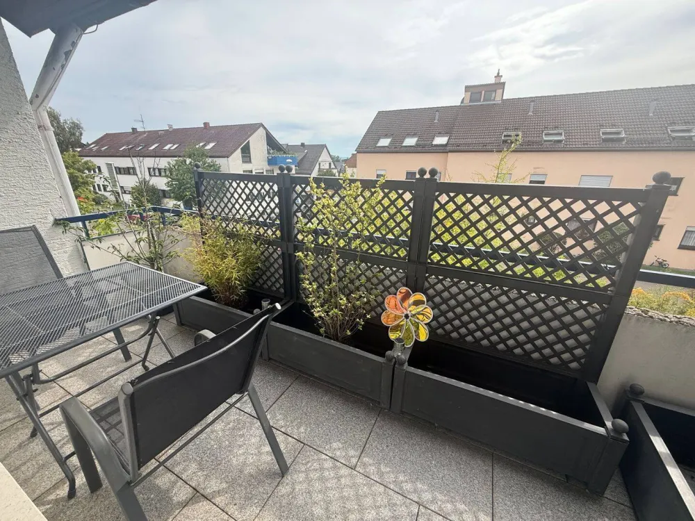 ** S-RIEDENBERG: Schöne, tolle 2-Zimmerwohnung mit EBK + TL-Bad + Balkon + TG-Stpl.**