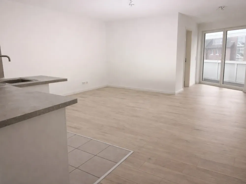 Moderne 2-Zimmer-Wohnung mit großem Balkon, Einbauküche & Fußbodenheizung, sofort bezugsfrei