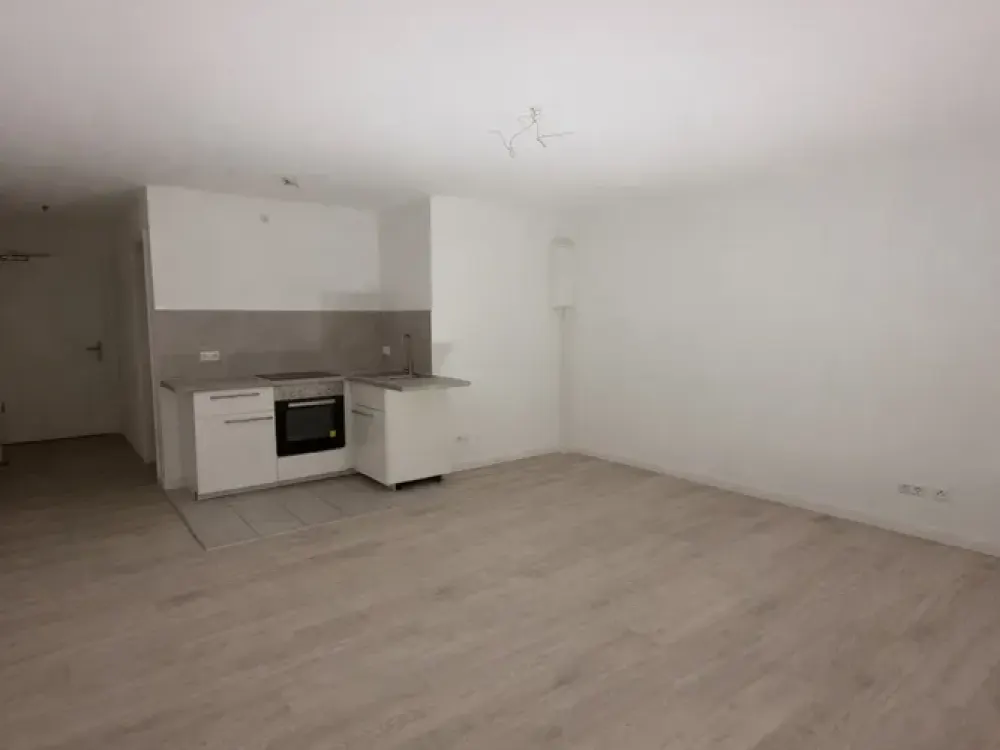 Moderne 2-Zimmer-Wohnung mit großem Balkon, Einbauküche & Fußbodenheizung, sofort bezugsfrei