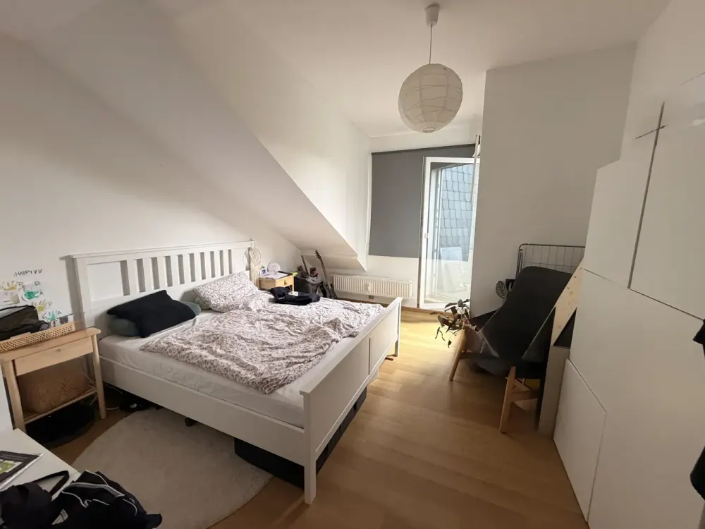Sunny 3 Rooms, Fitted Kitchen, Balcony, Renovated in the Attic