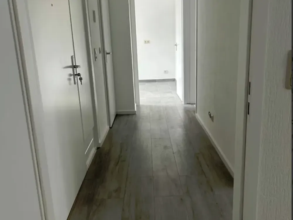 Zentrale 3-Zimmer-Altbauwohnung, frisch renoviert und sofort bezugsbereit