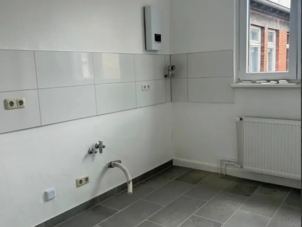 Zentrale 3-Zimmer-Altbauwohnung, frisch renoviert und sofort bezugsbereit
