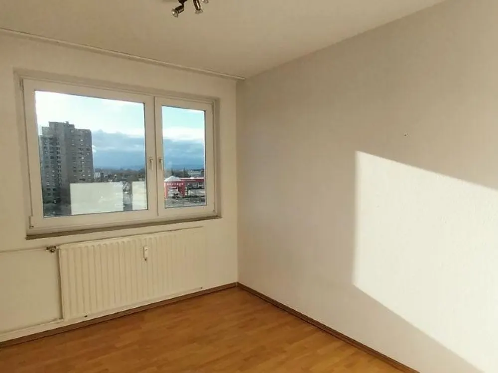 Helle 3-Zimmer-Wohnung im 7. OG mit Balkon in Laatzen