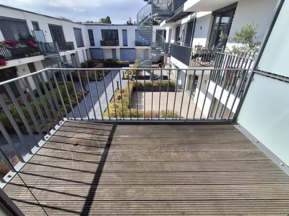 Traumhafte und lichtdurchflutete 2-Zimmer-Wohnung mit Dachterrasse