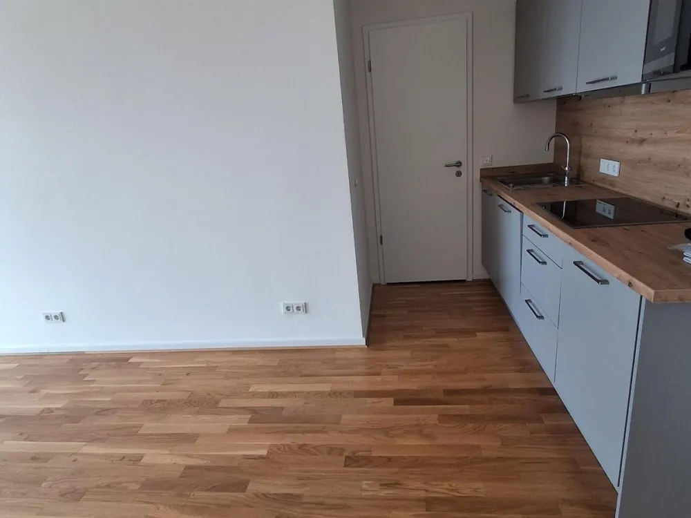 Traumhafte und lichtdurchflutete 2-Zimmer-Wohnung mit Dachterrasse