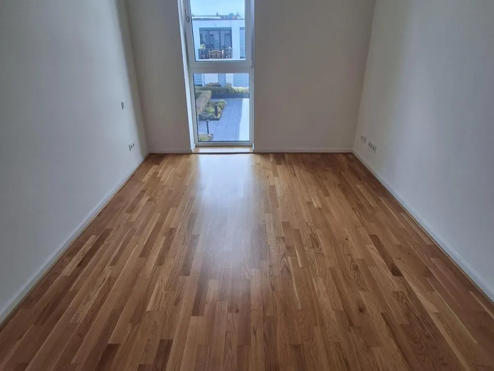 Traumhafte und lichtdurchflutete 2-Zimmer-Wohnung mit Dachterrasse