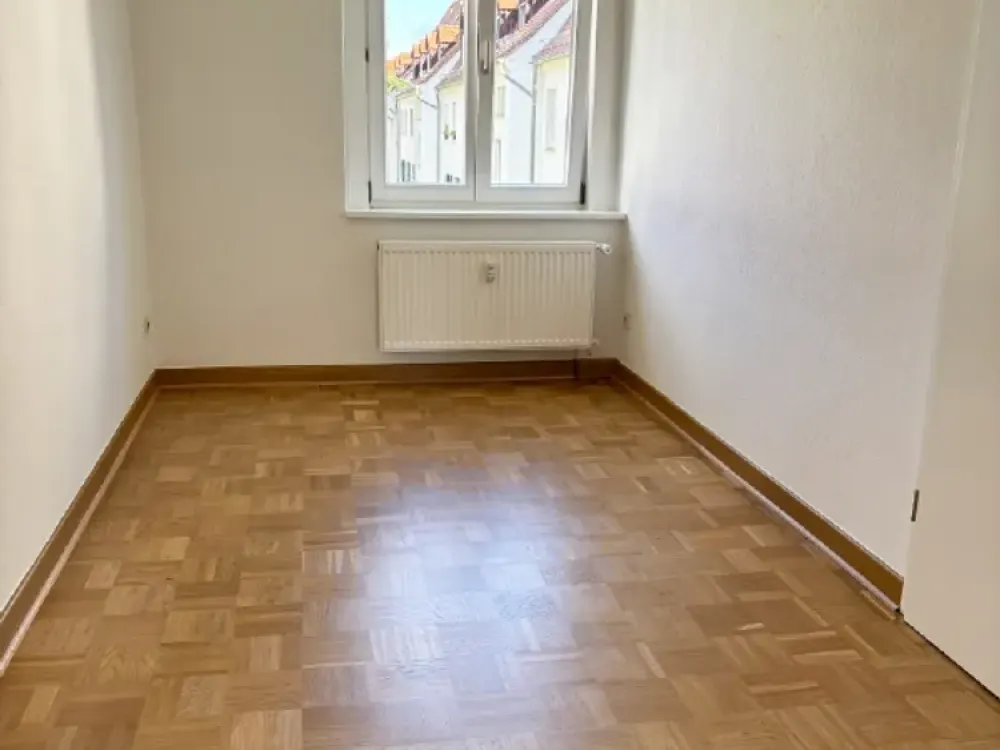 Mehr als 2 Zimmer: neu renoviert mit Parkett + Extra-Raum für Homeoffice oder Essen