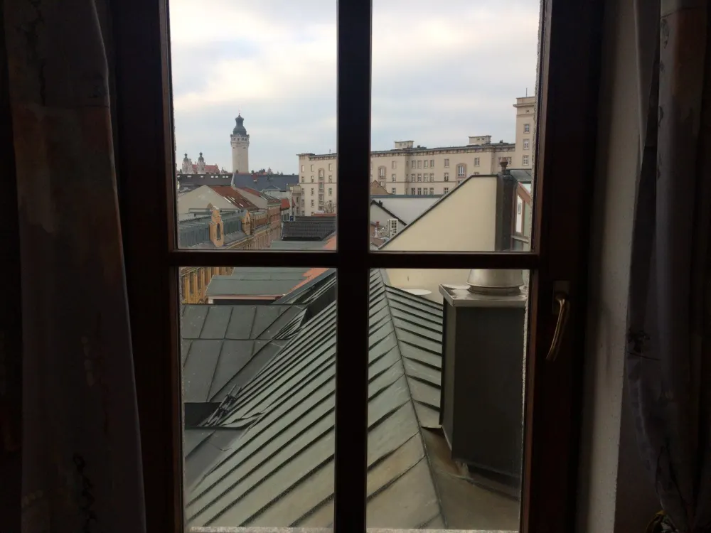 Befristet: Helle möblierte 2-Zimmer-Wohnung im Zentrum