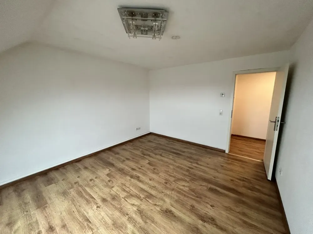 Gemütlichkeit garantiert - Großzügige 2 Zimmer Dachgeschosswohnung in Nähe des Phönixsees!