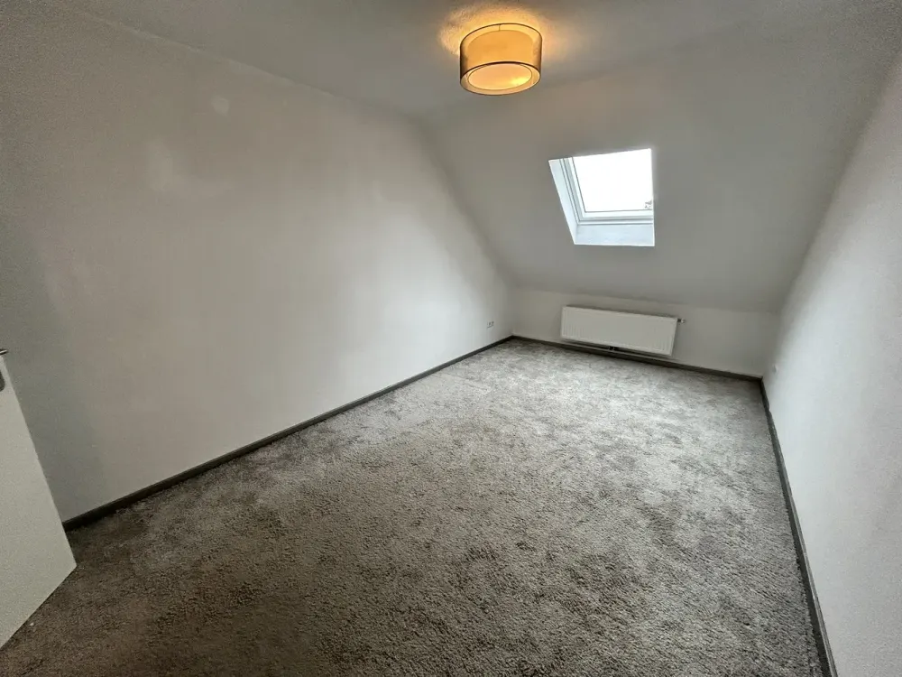 Gemütlichkeit garantiert - Großzügige 2 Zimmer Dachgeschosswohnung in Nähe des Phönixsees!