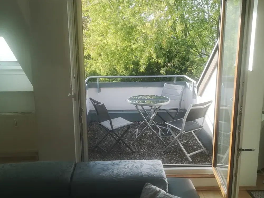Zentral gelegene 2-Zimmer-Maisonettenwohnung mit Balkon und Tiefgaragenplatz in Stuttgart-Vaihingen