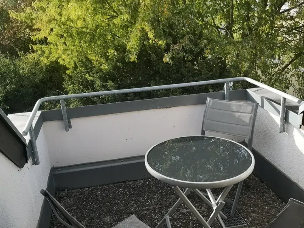 Zentral gelegene 2-Zimmer-Maisonettenwohnung mit Balkon und Tiefgaragenplatz in Stuttgart-Vaihingen