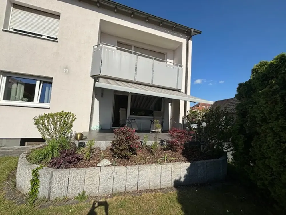 Großzügige 6-Zimmer Wohnung im EG mit traumhaftem Garten und zwei Terrassen in Erlangen-Büchenbach