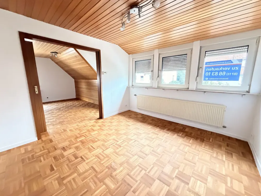 Charmante 3,5 Zimmer DG Wohnung mit ausgebauter Bühne in Bad Cannstatt